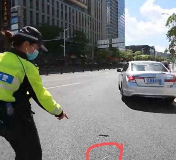 邊開車邊吸煙允許嗎-邊開車邊抽煙扣幾分？