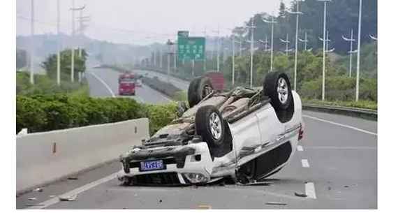 汽車爆胎了怎么辦(車輛爆胎后該怎樣正確處理)