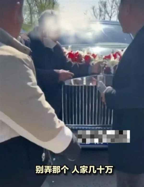 小金人勞斯萊斯多少錢一輛—小金人勞斯萊斯多少錢一輛勞斯萊斯