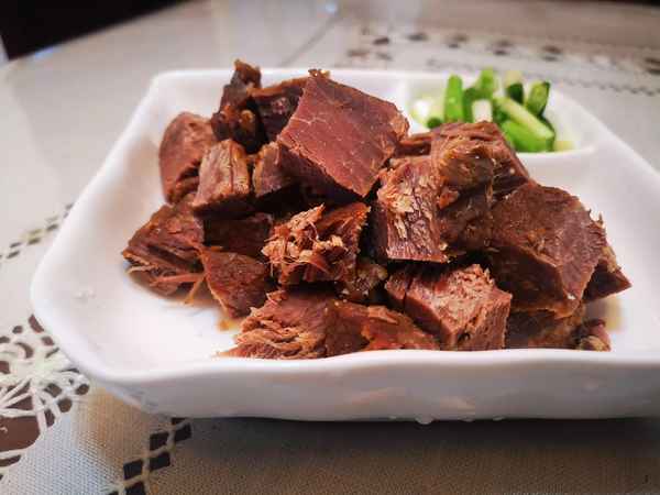 五香牛肉的制作方法_五香牛肉的制作方法和配料