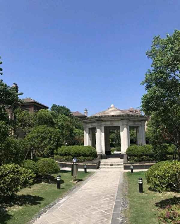 上海郊区300万左右的别墅;崇明东滩花园独栋别墅