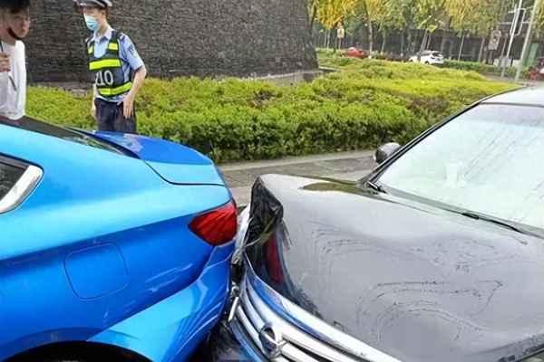 摩托車橫穿馬路被撞責(zé)任劃分、摩托車橫穿馬路被撞責(zé)任劃分圖