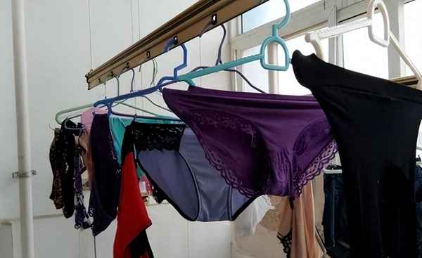 男子深夜穿内裤潜入邻居家中、男的穿内裤可以报警吗