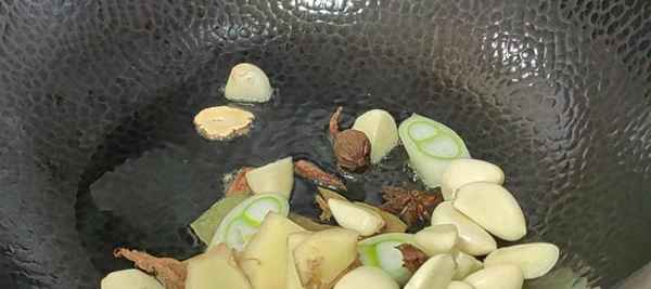 雞肉鍋鍋怎么做_生雞腿怎么煮火鍋