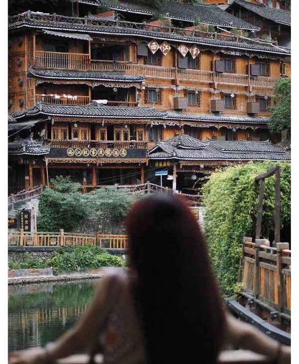 鳳凰古城苗寨值得去嗎-鳳凰古城苗寨在哪