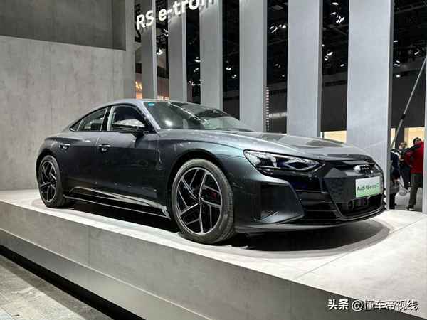 奧迪跑車敞篷r8報價;奧迪r8配置