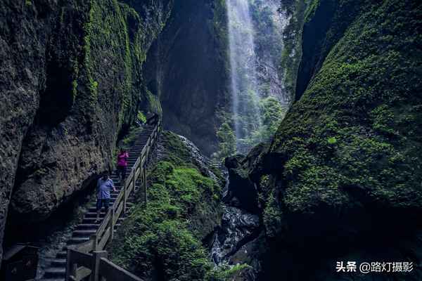 武隆龍水峽地縫景區(qū)介紹(武隆龍水峽地縫和天坑地縫是一個(gè)地方嗎)