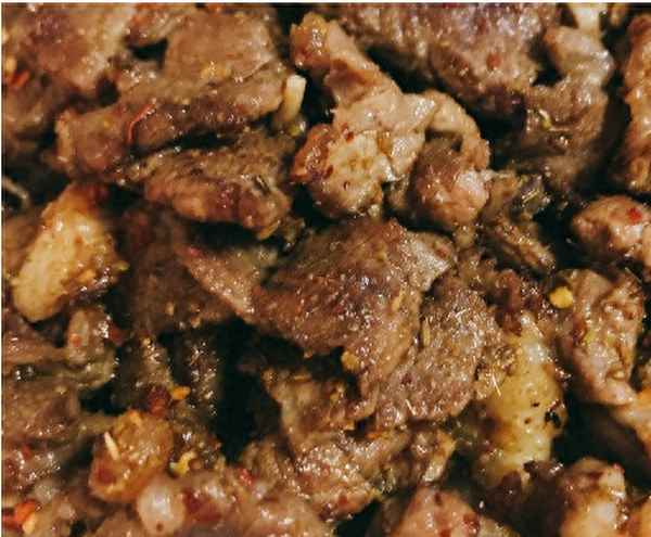 爆炒孜然羊肉片的做法(炒孜然羊肉片怎么炒嫩又好吃)