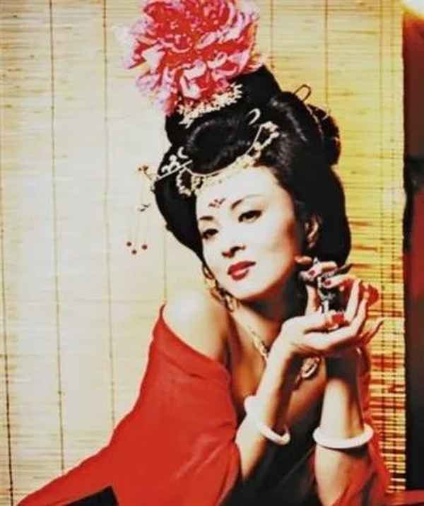 春风拂槛露华浓槛含义_春风拂槛露华浓中槛的拼音