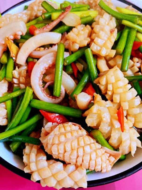 家常炒魷魚的做法大全、魷魚跟什么炒最佳搭配