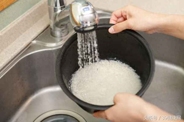 用醋洗頭有什么效果—如何讓頭發(fā)變多變濃密