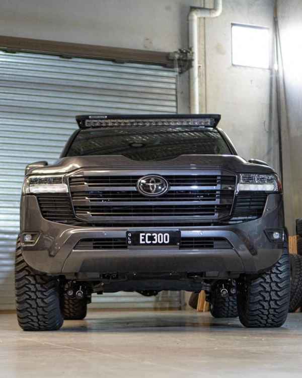 豐田lc300是什么車;豐田4s店有lc300