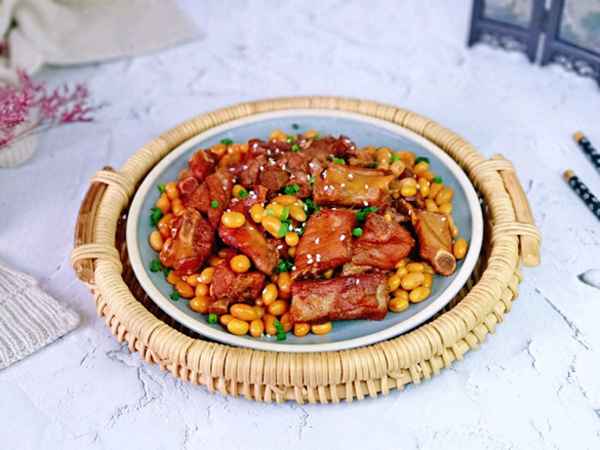 骨頭燉黃豆怎么做好吃—骨頭黃豆湯