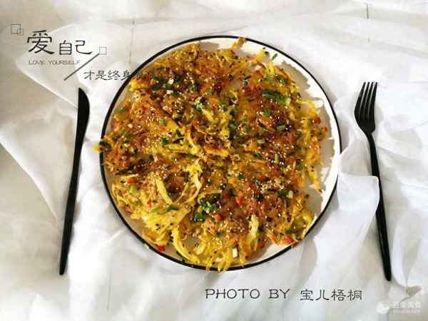 土豆餅的做法 家?！炼癸灥淖龇?家常土豆絲