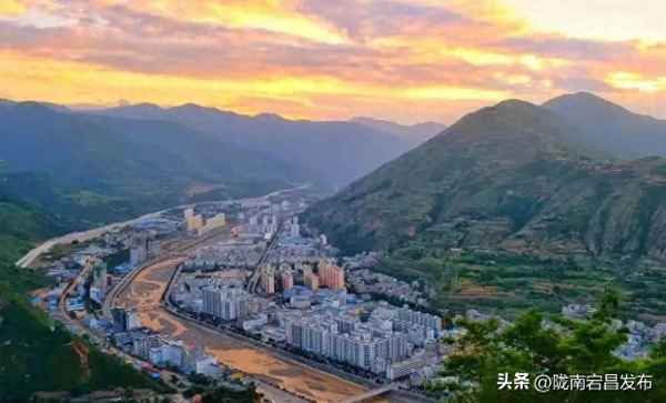 宕昌縣小吃一條街在哪、宕昌小吃城和小吃街