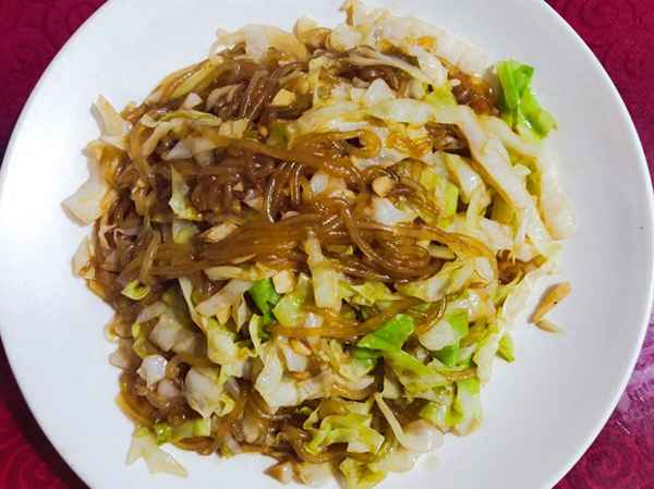 素炒洋白菜粉絲的家常做法_素炒洋白菜怎么好吃