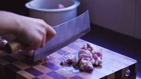 自制烤肉串的做法_烤肉串制作視頻教程