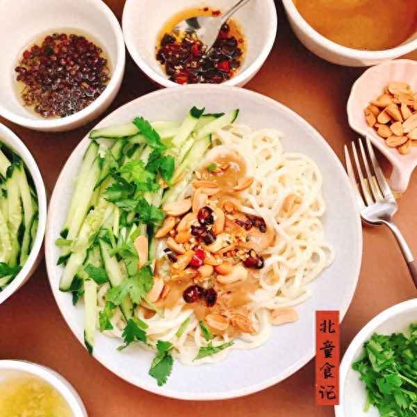 麻醬涼面怎么做好吃又簡(jiǎn)單_麻醬涼面的麻醬怎么調