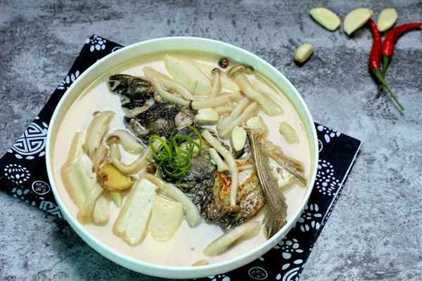 鰱魚(yú)燉豆腐的營(yíng)養價(jià)值_鰱魚(yú)燉豆腐湯的家常做法