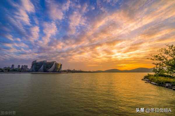 山色空蒙雨亦奇是哪首古诗—山色空蒙雨亦奇的上一句
