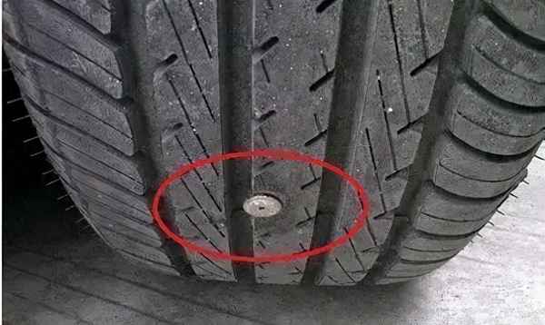 車胎癟了怎么開去修車—上門補(bǔ)胎要多少錢一次