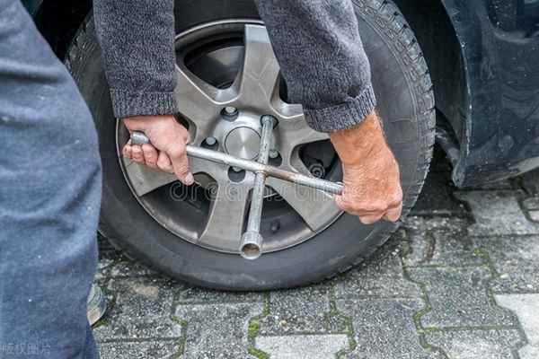 正常車胎多久補(bǔ)一次氣、怎樣判斷汽車輪胎氣足不足