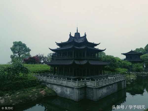 烟花三月下扬州孤帆远影碧空尽(烟花三月下扬州孤帆远影碧空尽是唐代诗人谁的诗作)