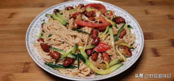 制作芝麻醬涼面的營(yíng)養(yǎng)價(jià)值(芝麻醬涼面的家常做法大全)