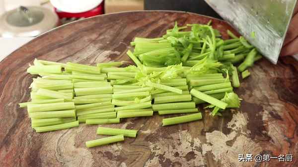 芹菜香干家常做法,芹菜炒香干要焯水嗎