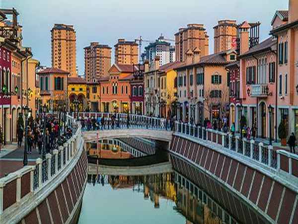 贷款房办理房产证流程-房产证上加名字意味着什么