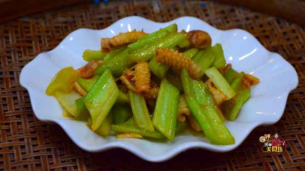 魷魚跟什么炒最佳搭配(冰凍魷魚須怎么炒好吃)