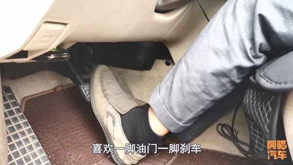 自動擋汽車油門剎車位置圖;新手練車自動擋口訣