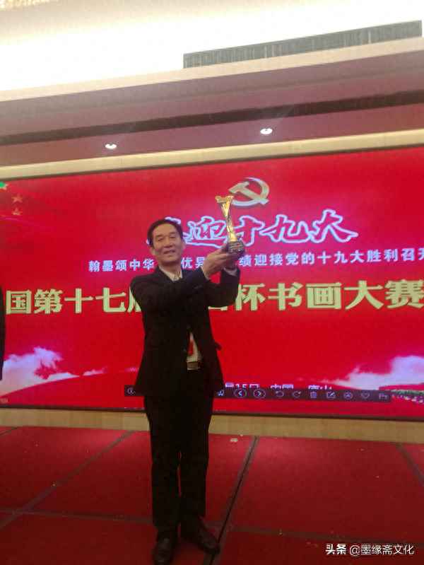 下联写站在鼓山上 表达了什么情感、下联写站在鼓山上 表达了什么情感的诗句