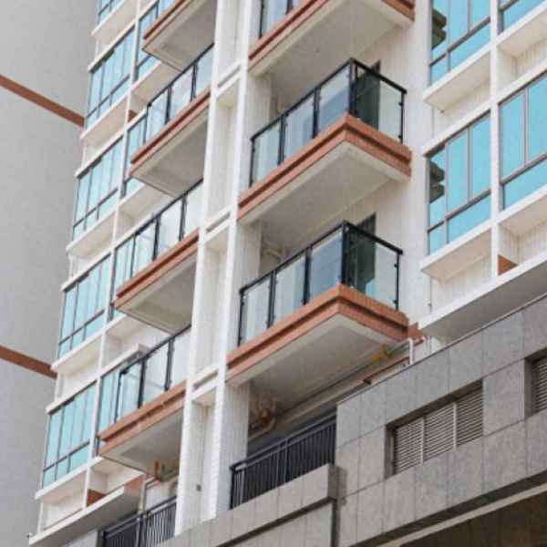 阳台玻璃护栏利与弊_阳台玻璃护栏安装图集