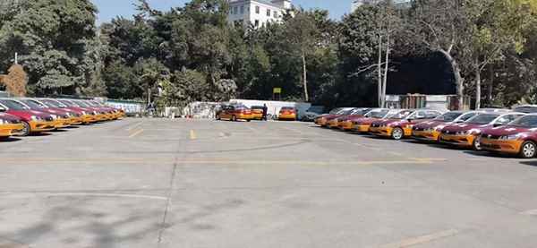 駕校轉校費用怎么算;科目三轉到別的駕校交多少錢