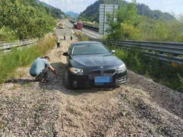 避險車道盡頭是懸崖嗎—避險車道的盡頭