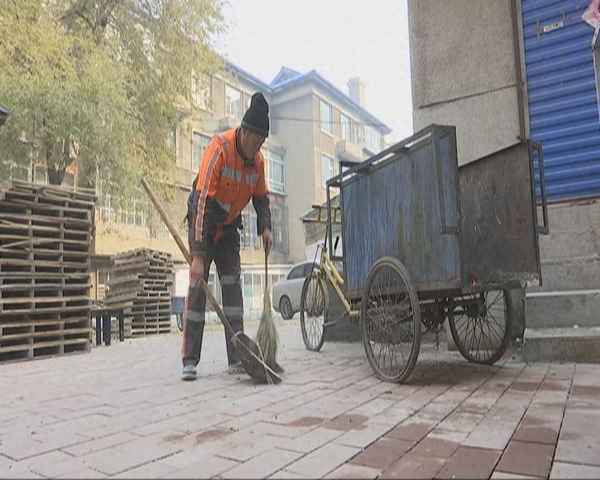 下雨天环卫工人工作的句子(下雨天赞美环卫工人工作句子)