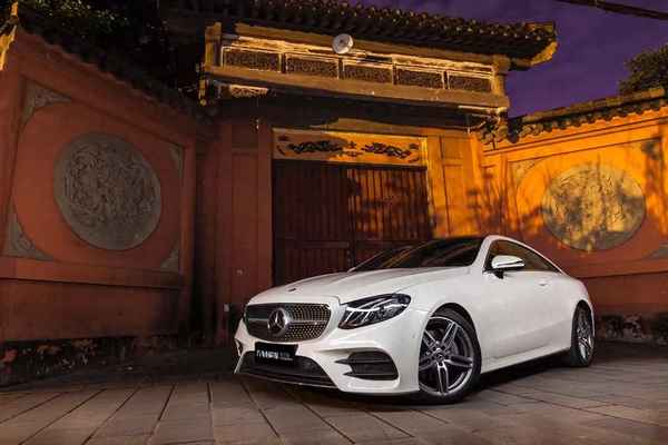 奔馳e200空間表現(奔馳e200l功能介紹)