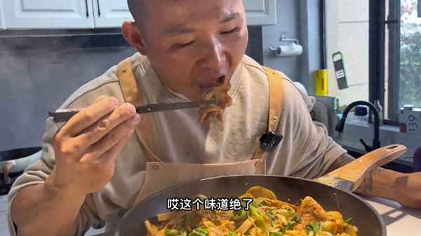 肉炒蘑菇的家常做法視頻_肉蘑炒肉的做法