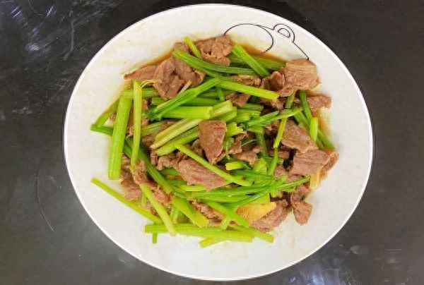 牛肉和芹菜搭配的功效_芹菜牛肉的功效與作用