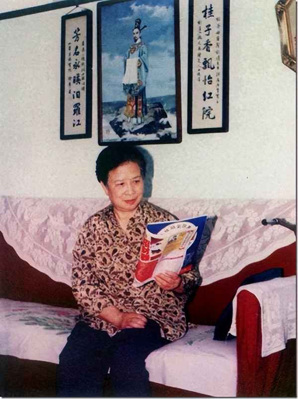 故事2000的主要演員和導演(故事2000演員徐露)