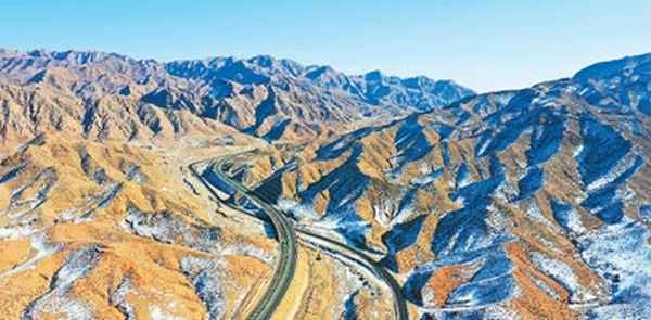 岳飞词中的贺兰山指的是_岳飞词中的贺兰山指的是哪座山
