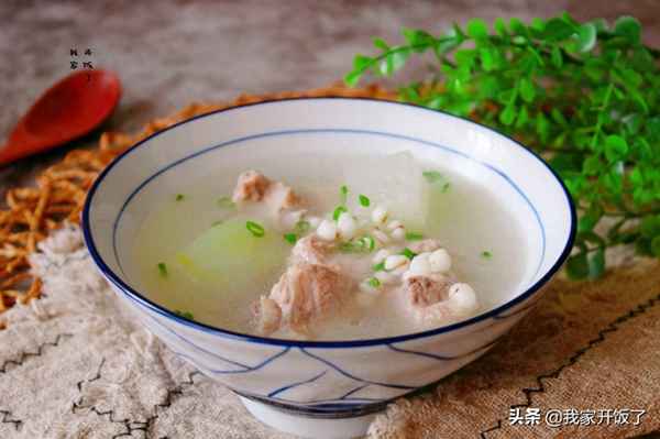夏天燉排骨湯放什么好、玉米排骨湯怎么燉最好喝
