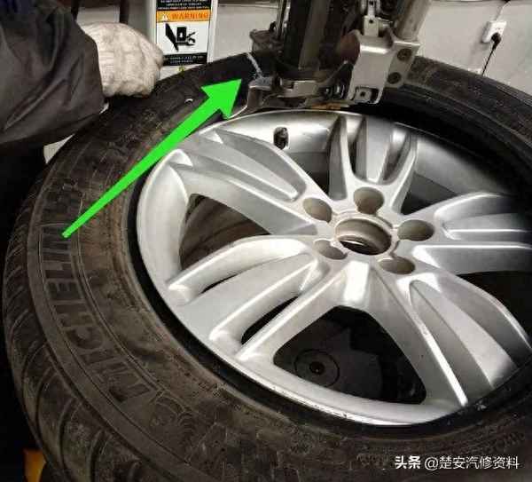 車胎扎了釘子補得多少錢_汽車車胎扎了釘子補得多少錢
