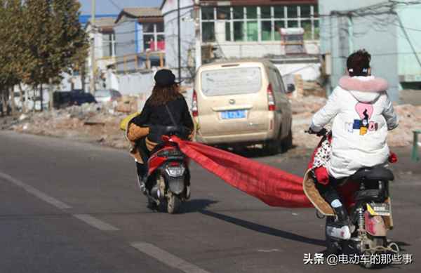 電動車沒氣了咋推著去修(電動車換個后胎要100元嘛)