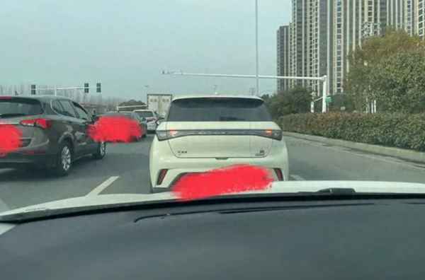 汽車剎車燈(汽車剎車燈多少錢一個)
