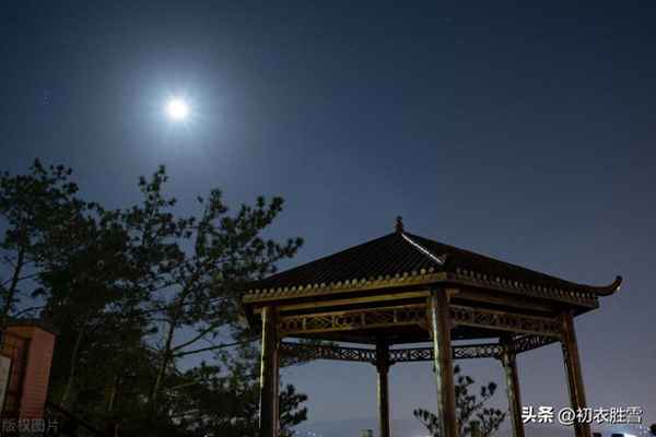 涼夜清秋半空庭皓月圓-涼夜清秋半空庭皓月圓譯文