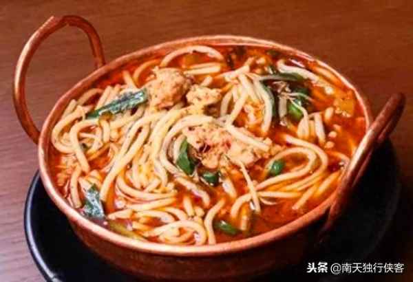 小鍋米線(xiàn)的文字介紹,小鍋米線(xiàn)的制作過(guò)程
