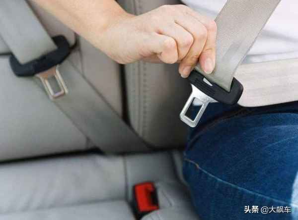 汽車安全帶;汽車安全帶不回彈怎么處理