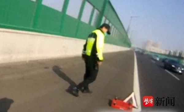 小車三角警示牌折疊視頻演示;三角警示牌怎么折疊回去視頻